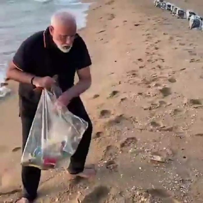 महाबलीपुरम में जब समुद्र तट पर सैर करने पहुंचे पीएम नरेंद्र मोदी तो करने लगे सफाई, शेयर किया वीडियो